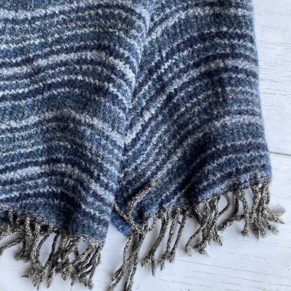 Gerard Darel Wool Scarf Shawl Short Wavy Blue Ruffled - Picture 2 of 14